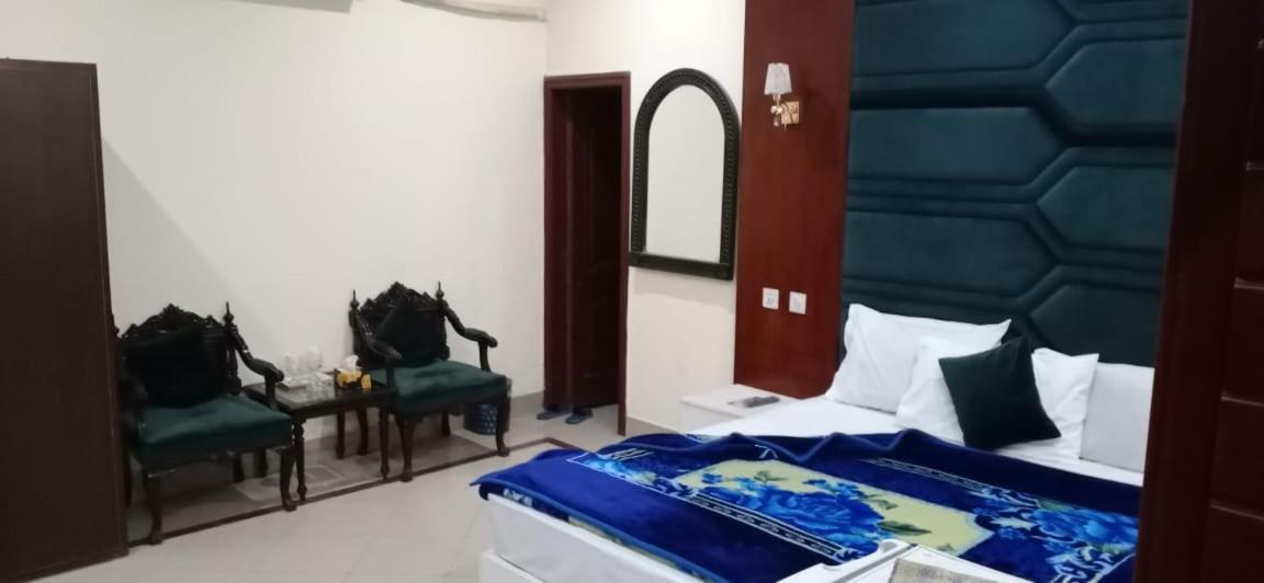 Hotel Pak Continental 木尔坦 外观 照片