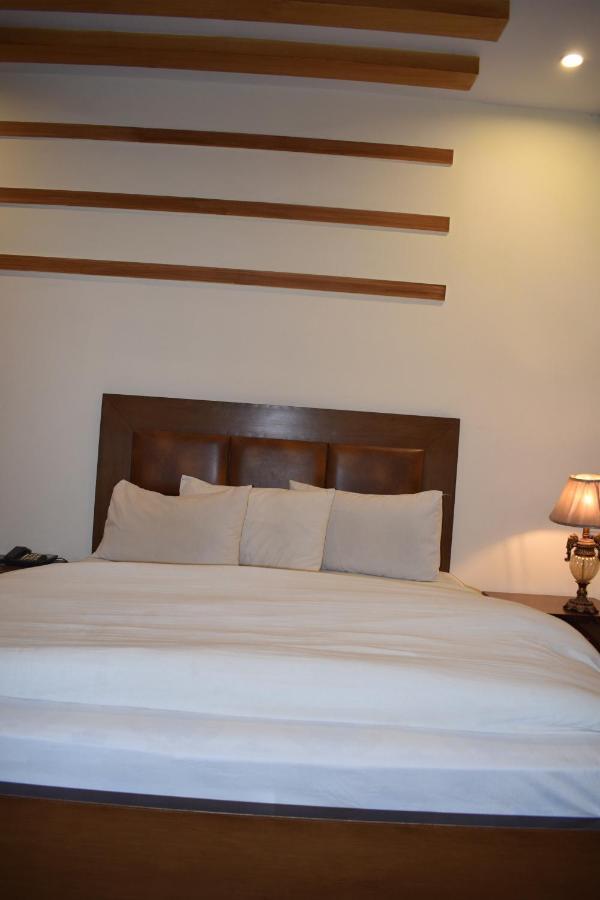 Hotel Pak Continental 木尔坦 外观 照片