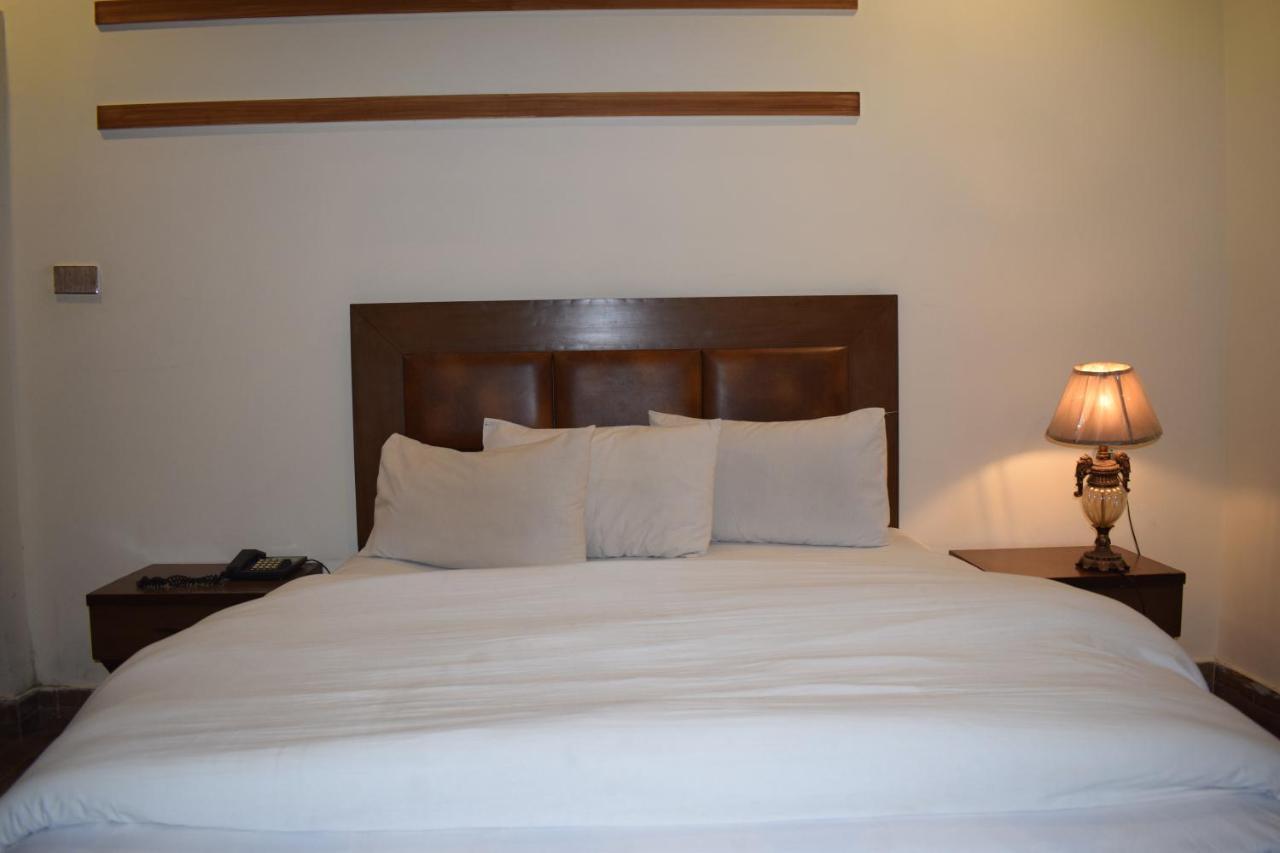 Hotel Pak Continental 木尔坦 外观 照片