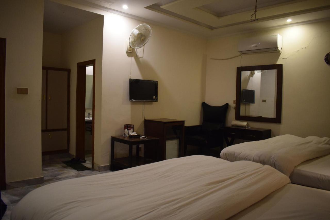 Hotel Pak Continental 木尔坦 外观 照片
