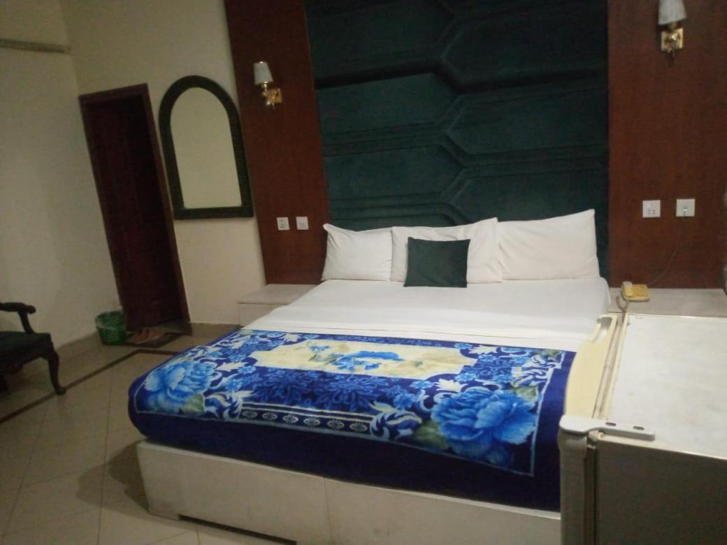 Hotel Pak Continental 木尔坦 外观 照片