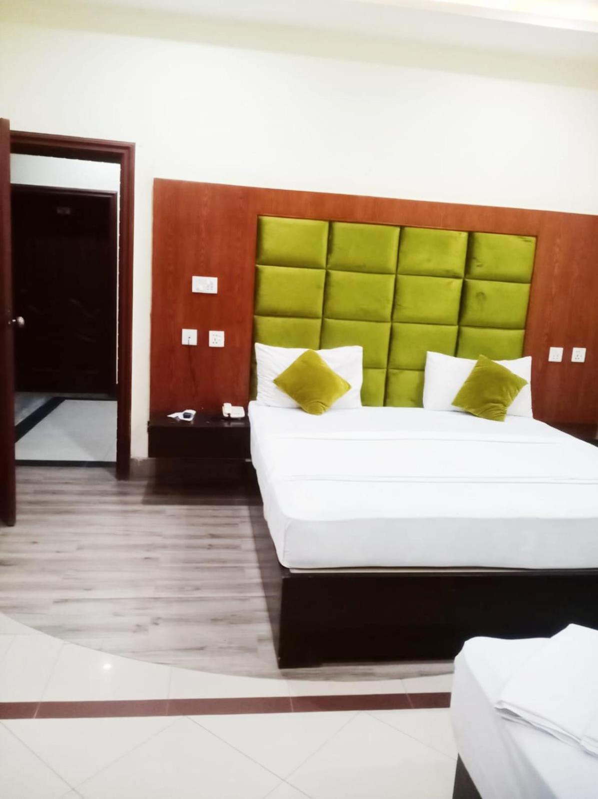 Hotel Pak Continental 木尔坦 外观 照片