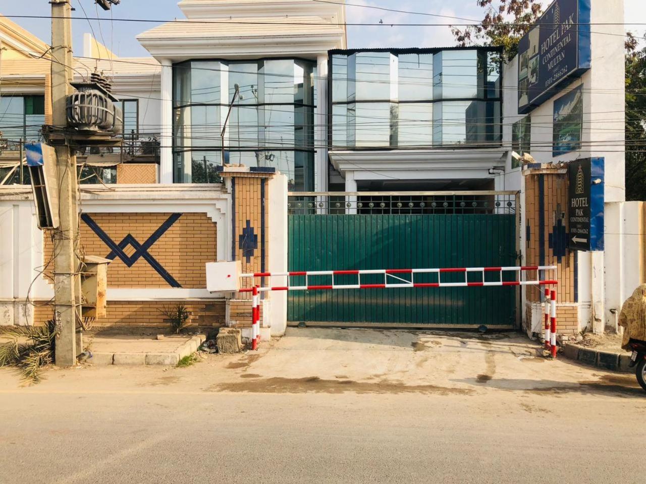 Hotel Pak Continental 木尔坦 外观 照片