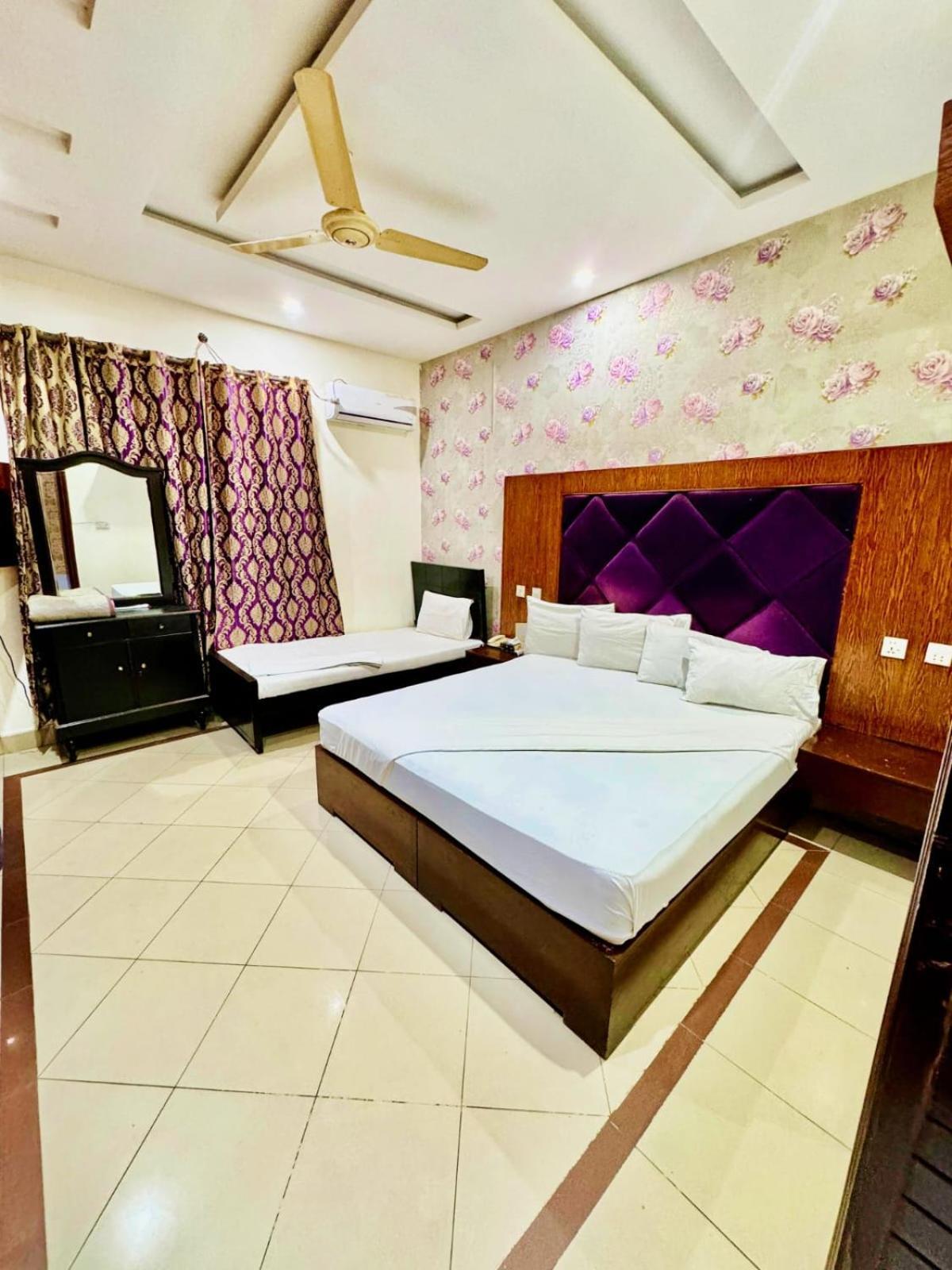 Hotel Pak Continental 木尔坦 外观 照片
