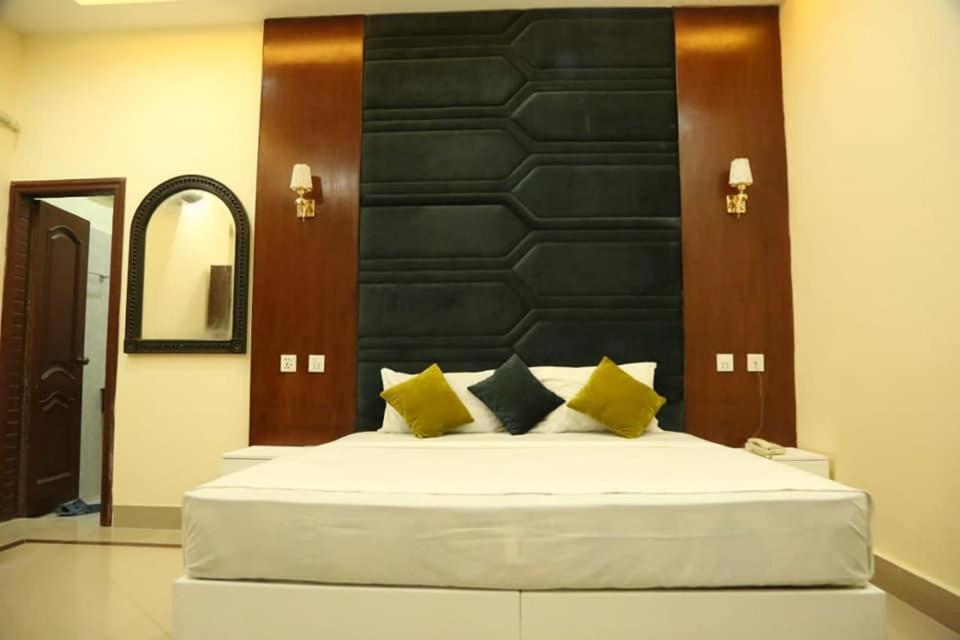 Hotel Pak Continental 木尔坦 外观 照片