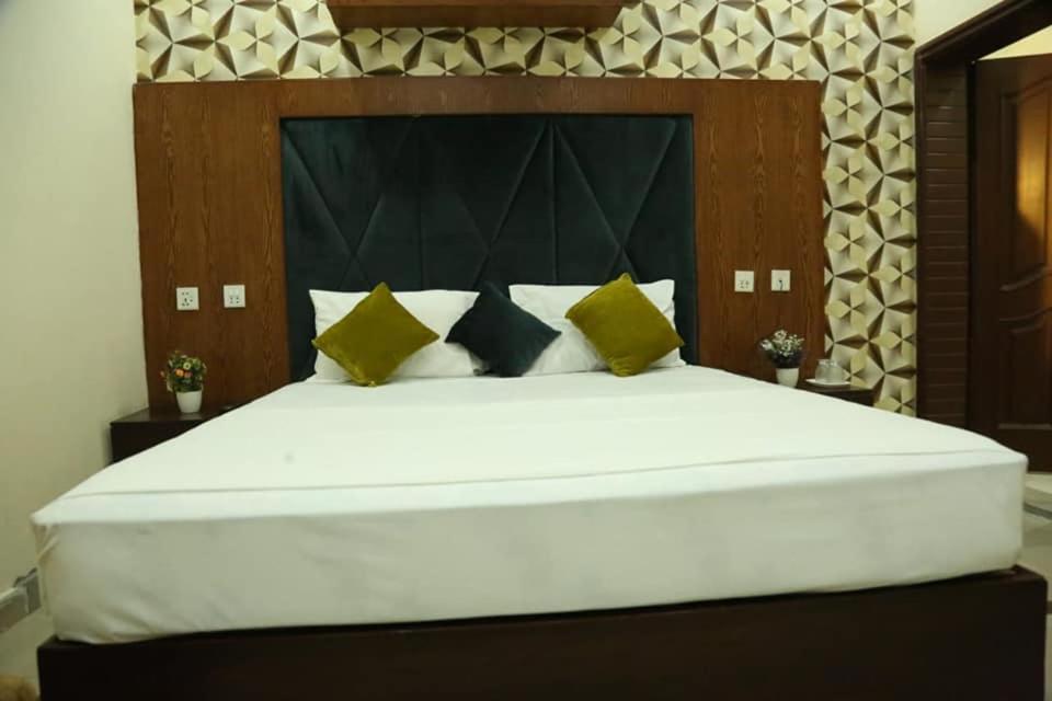 Hotel Pak Continental 木尔坦 外观 照片